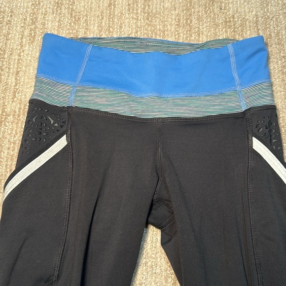 Lululemon Woman's Size 2 Black/Blue Run A Marathon Crop Luxtreme Leggings - Picture 4 of 10